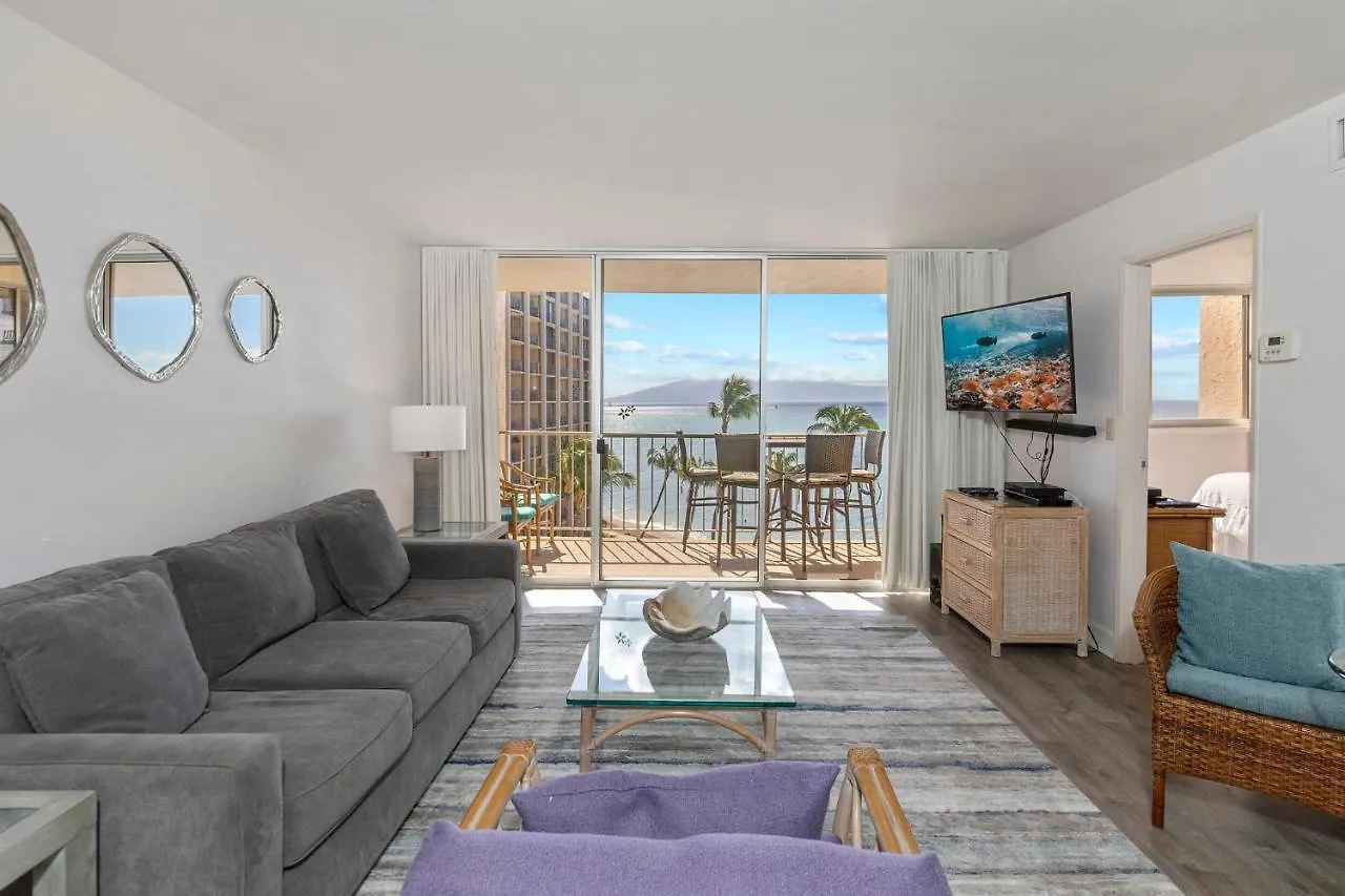 Beachfront Bliss: Oceanside Retreat with Central Dining Villa Kahana 0*,  United States
