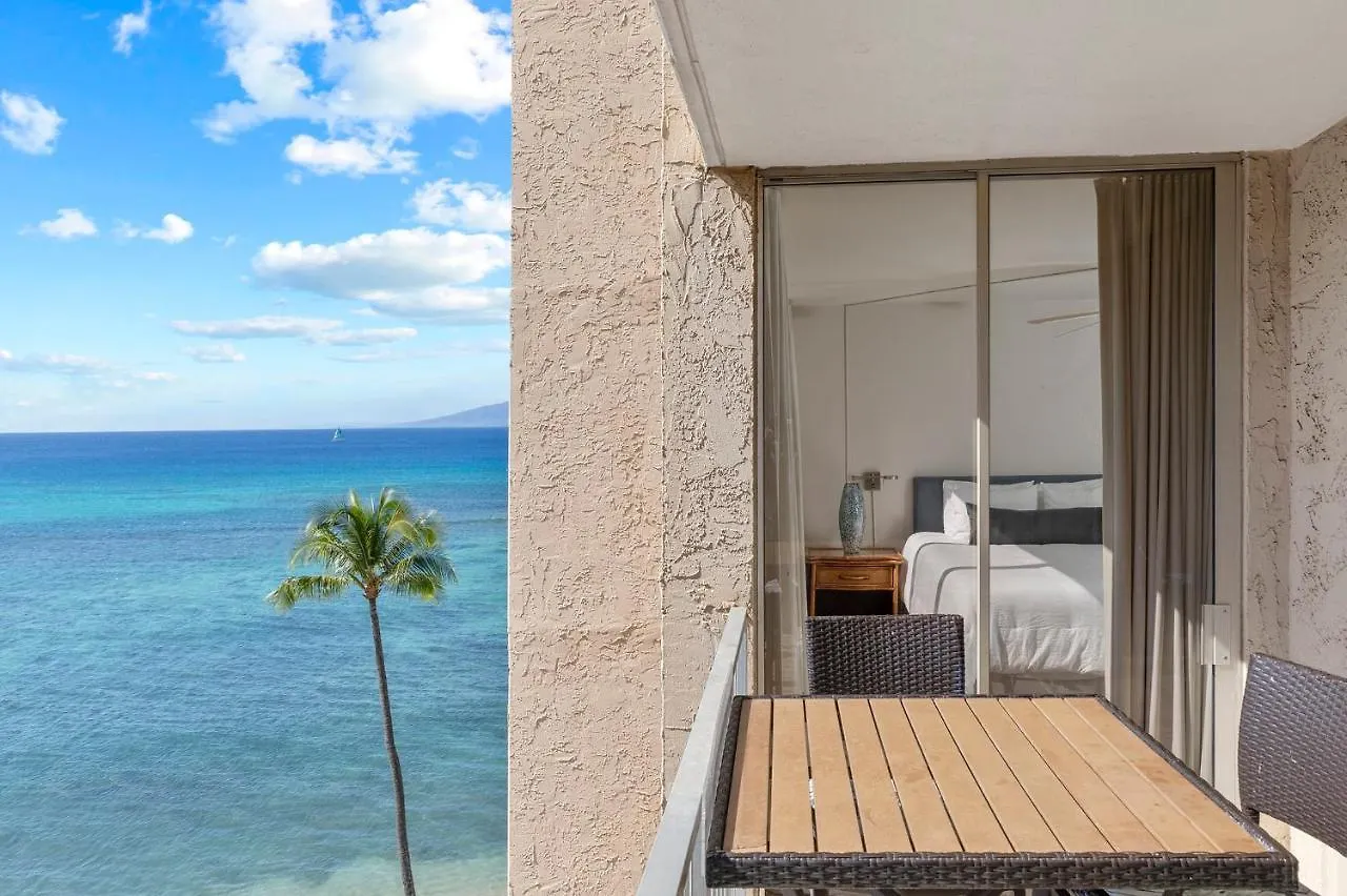 Beachfront Bliss: Oceanside Retreat with Central Dining Villa Kahana 0*,  United States