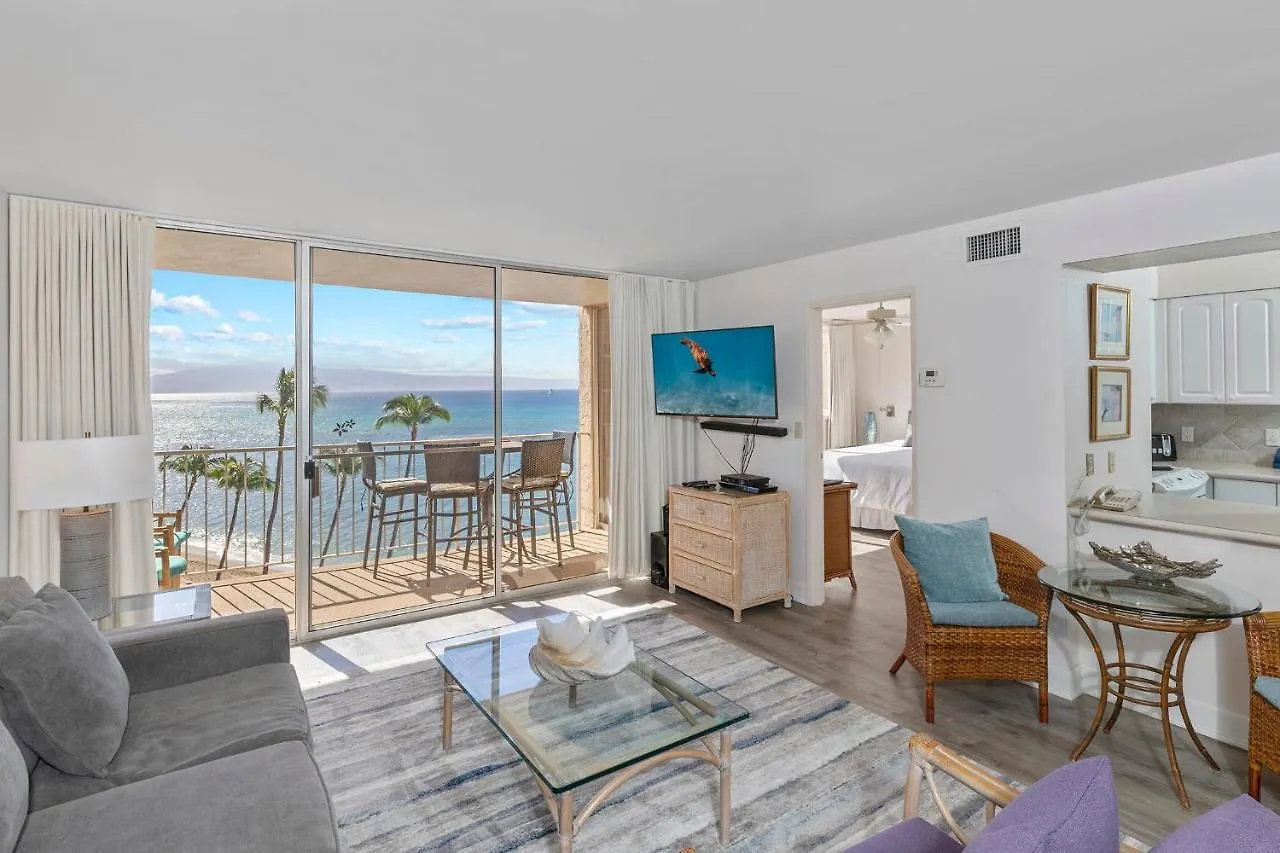 Beachfront Bliss: Oceanside Retreat with Central Dining Villa Kahana 0*,