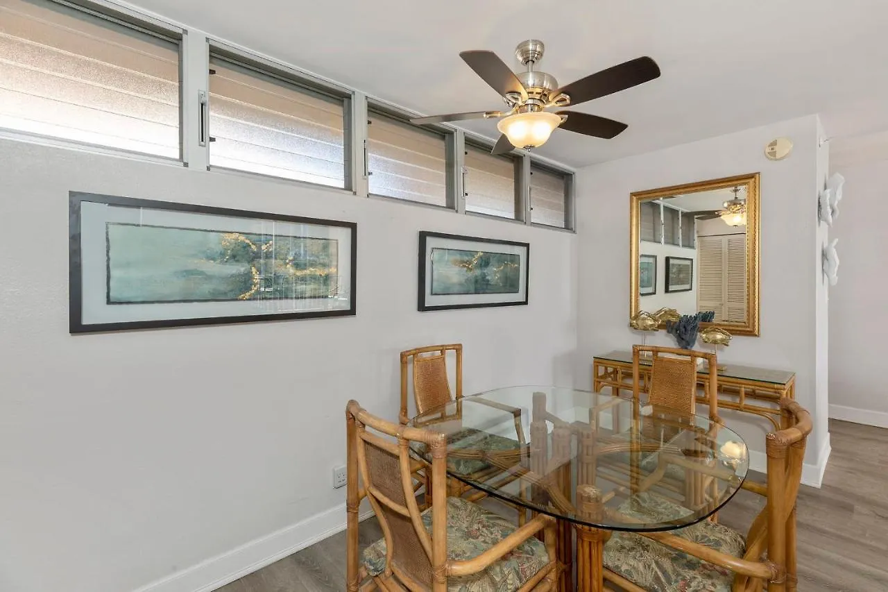 Beachfront Bliss: Oceanside Retreat with Central Dining Villa Kahana 0*,