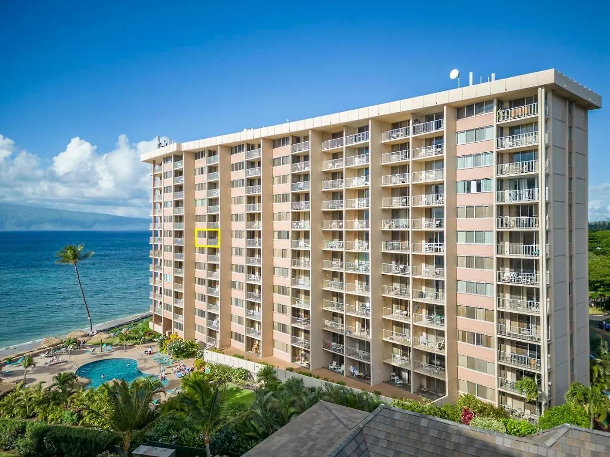 Holiday home Beachfront Bliss: Oceanside Retreat with Central Dining Villa Kahana United States